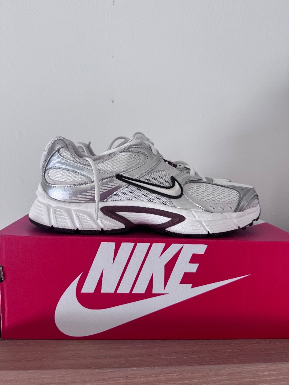 NIKE Women’s V5 RNR-SI